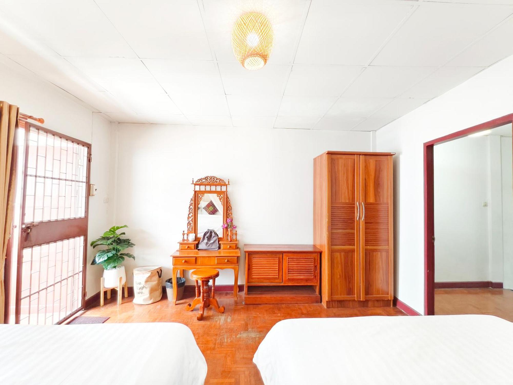 Aphilapa House